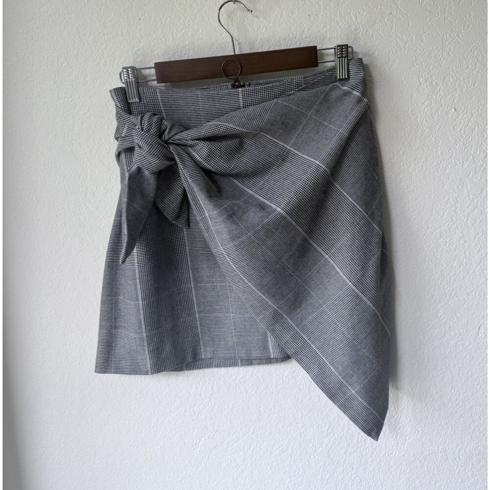 WHO WHAT WEAR Women's Size 12 Gray Check Short Wrap Skirt Stretch Back Zip Bow